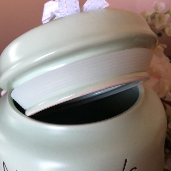 Rae Dunn Mint Green MOM'S COOKIES Canister - Picture 4 of 5
